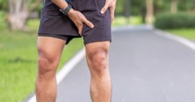 men with muscle pain during running