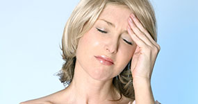woman is having head pain